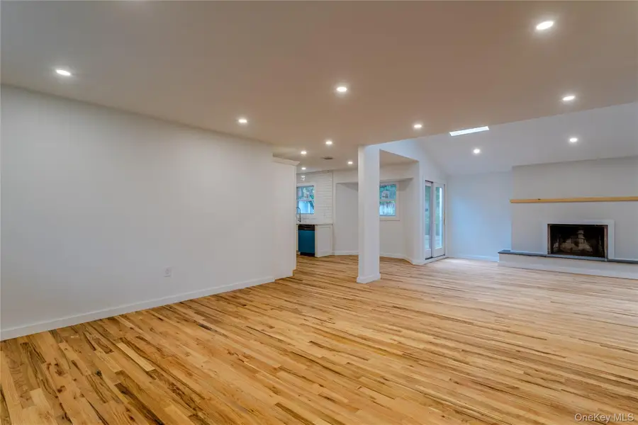 23 Waterford Drive, Wheatley Heights, NY 11798 - Image #2