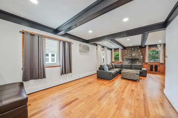 17 Aberdeen Street, Malverne, NY 11565