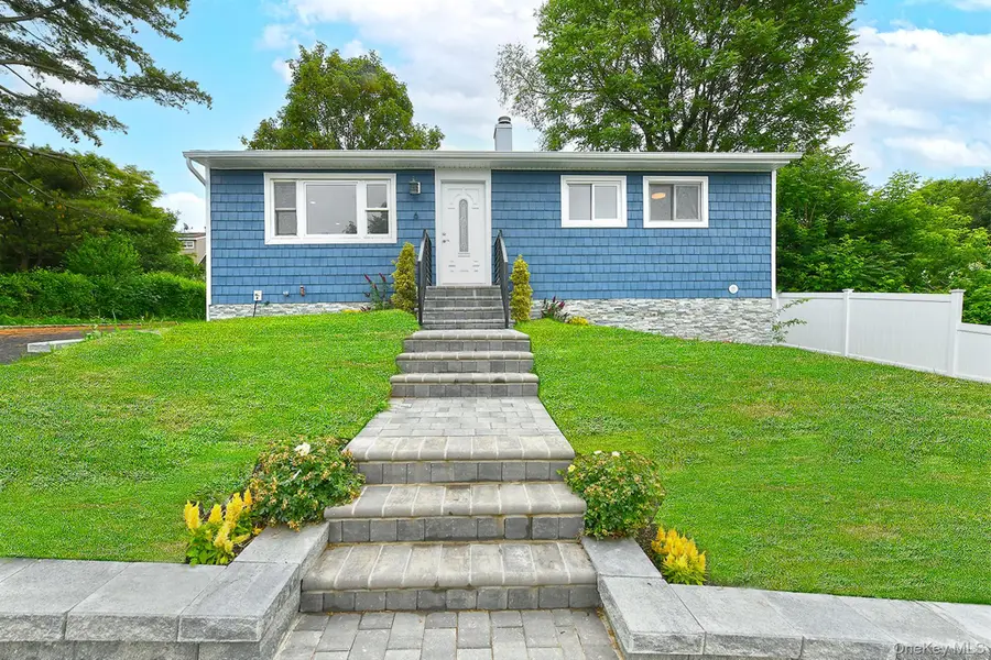 6 Ralph Young Avenue, Glen Cove, NY 11542 - Image #2