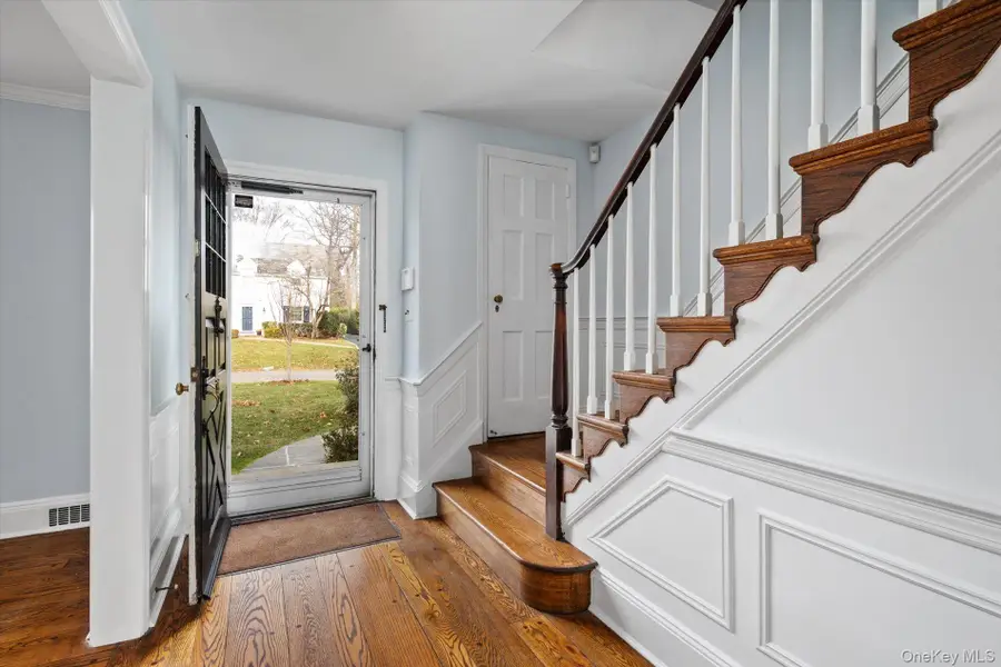 38 Mason Drive, Manhasset, NY 11030 - Image #2