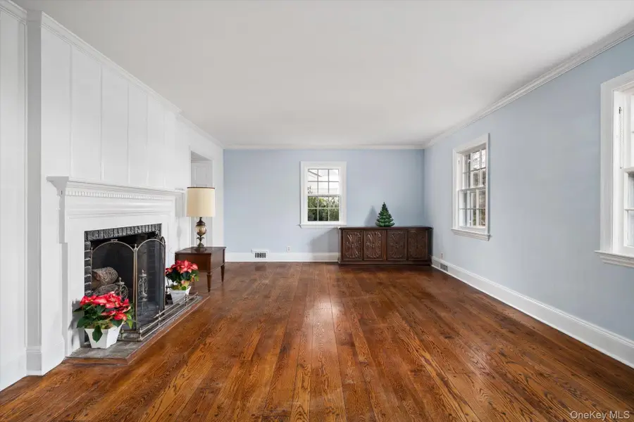 38 Mason Drive, Manhasset, NY 11030 - Image #3