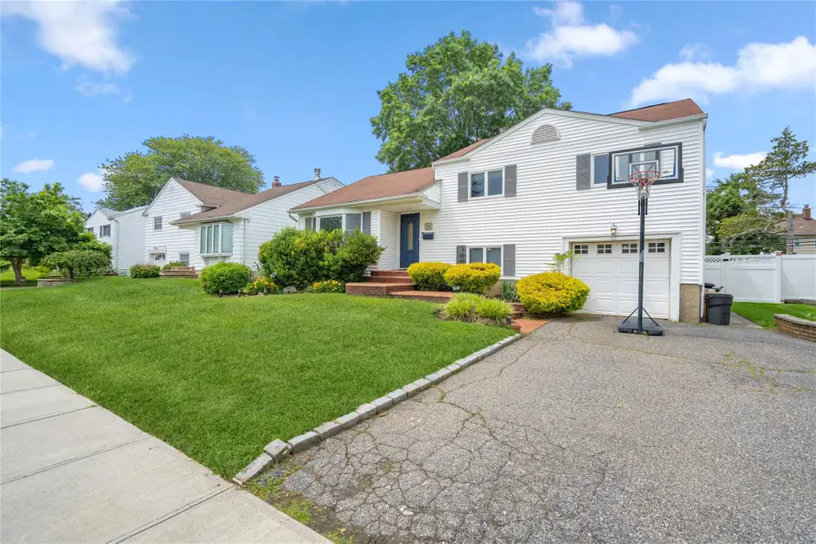 58 Circle Drive, Syosset, NY 11791 - Image #2