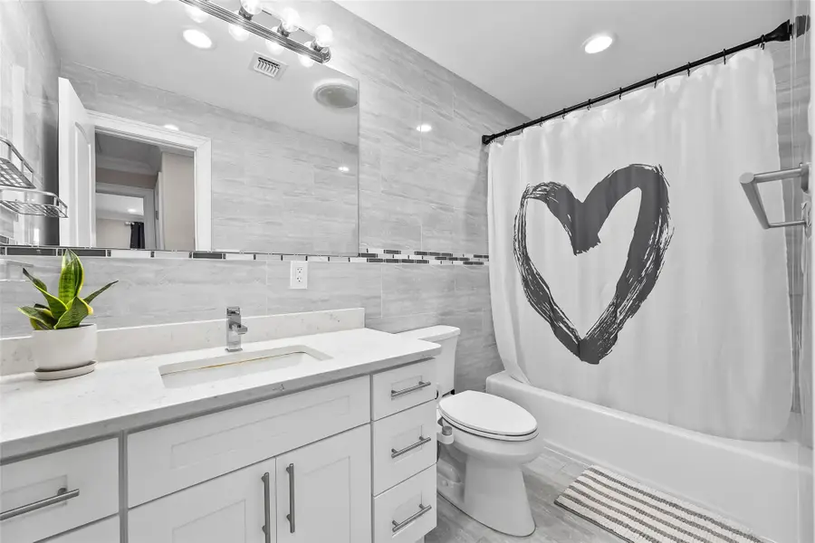 5 Vera Avenue, Plainview, NY 11803 - Image #3