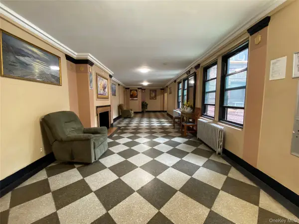 61-40 Saunders Street #D24, Rego Park, NY 11374