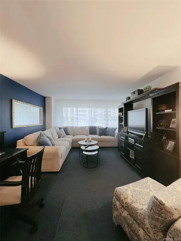 1815 215 Street #1G, Bayside, NY 11360