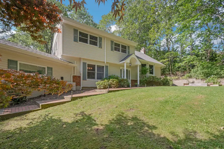 23 Whistler Hill Lane, Elwood, NY 11743 - Image #2