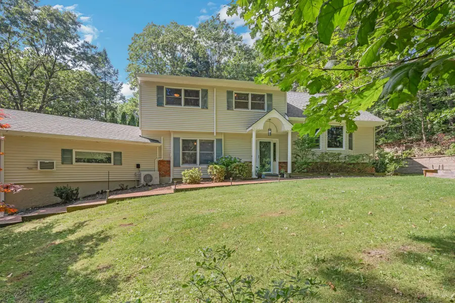 23 Whistler Hill Lane, Elwood, NY 11743 - Image #3