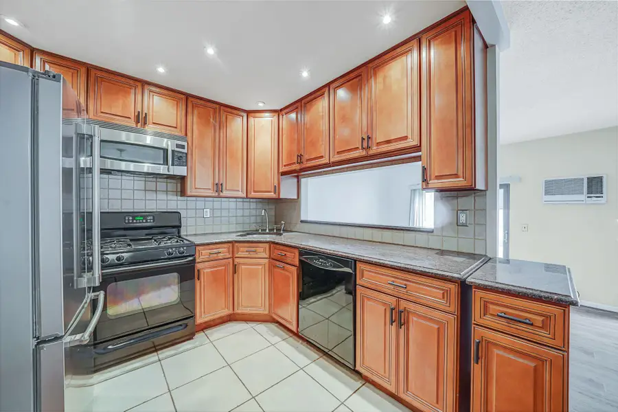 504 Julius Road #7c, College Point, NY 11356 - Image #3