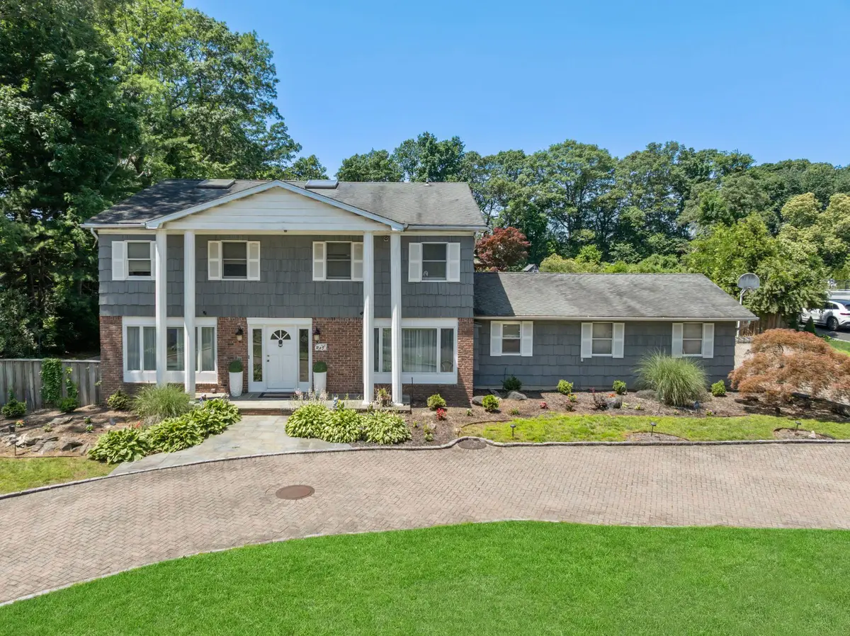 9 Lucille Lane, Dix Hills, NY 11746 - Image #1