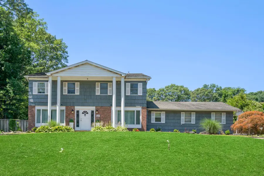 9 Lucille Lane, Dix Hills, NY 11746 - Image #2