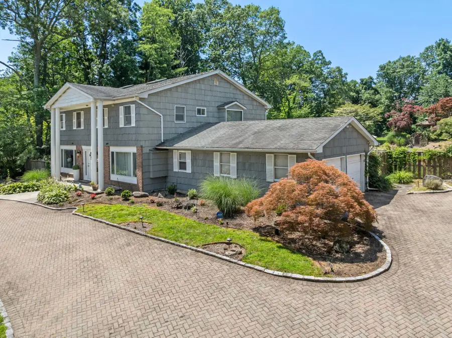 9 Lucille Lane, Dix Hills, NY 11746 - Image #3