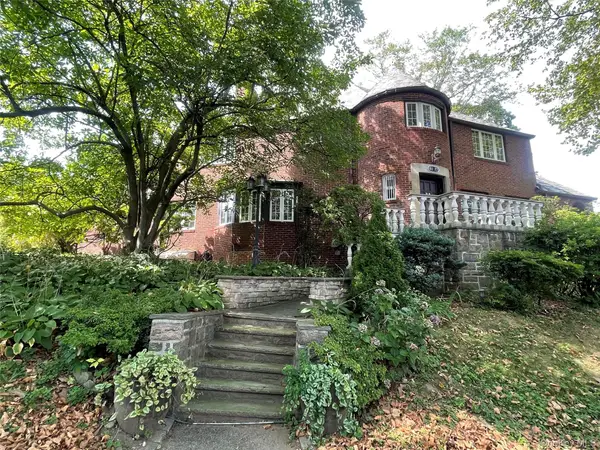 8177 Utopia Pkwy, Jamaica Estates, NY 11432