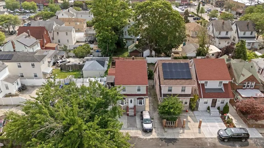 11416 James Court, Jamaica, NY 11434 - Image #2