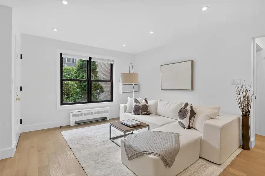 26 Terrace Circle #9C, Great Neck, NY 11021 - Image #3