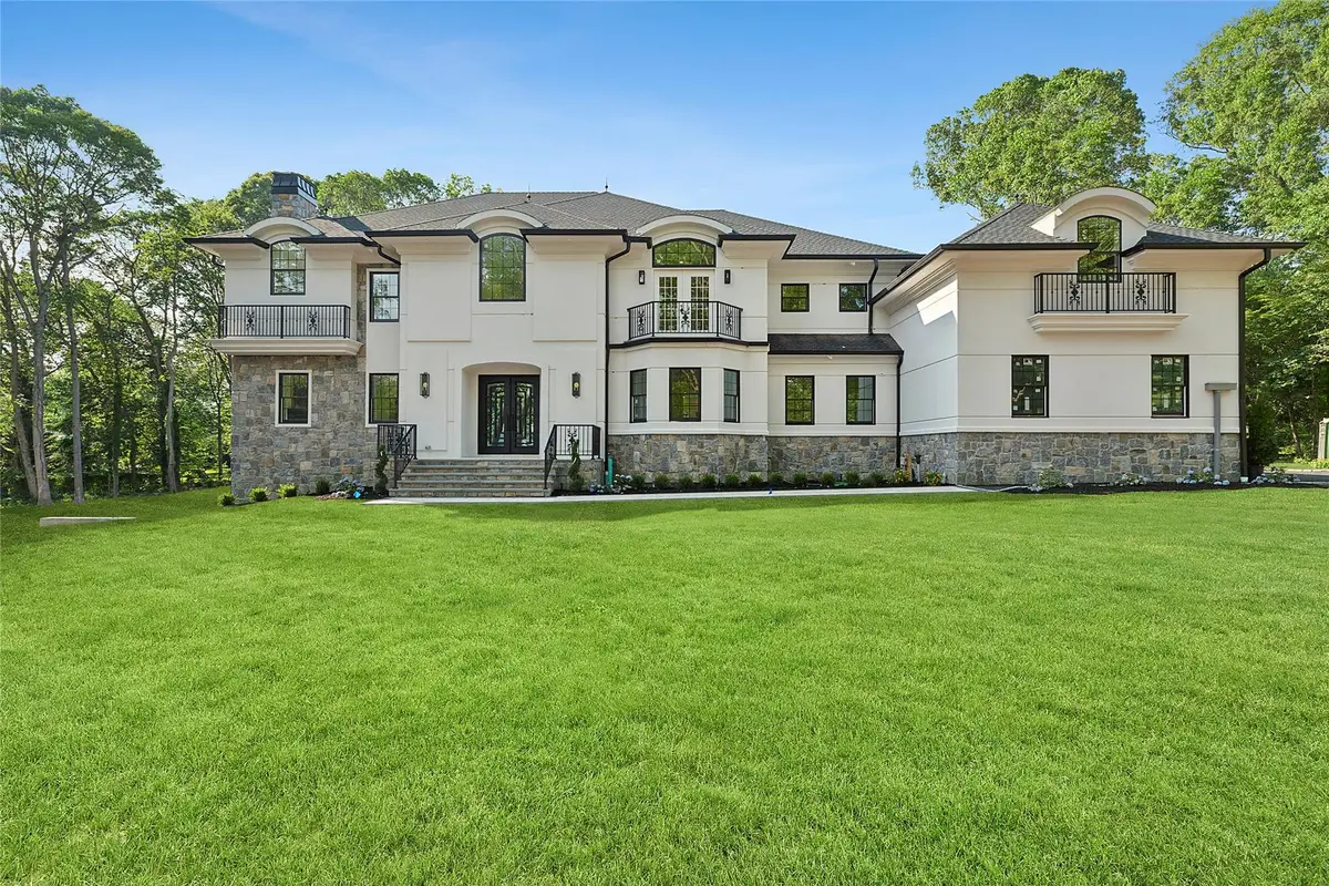 17 Chelsea Place, Dix Hills, NY 11746 - Image #1