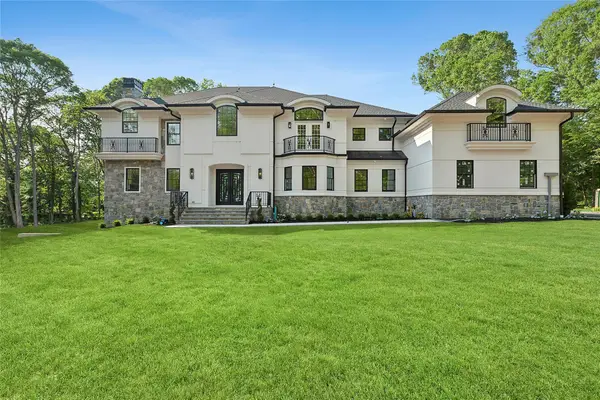 17 Chelsea Place, Dix Hills, NY 11746