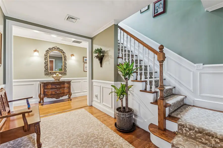 42 Roxen Road, Rockville Centre, NY 11570 - Image #3