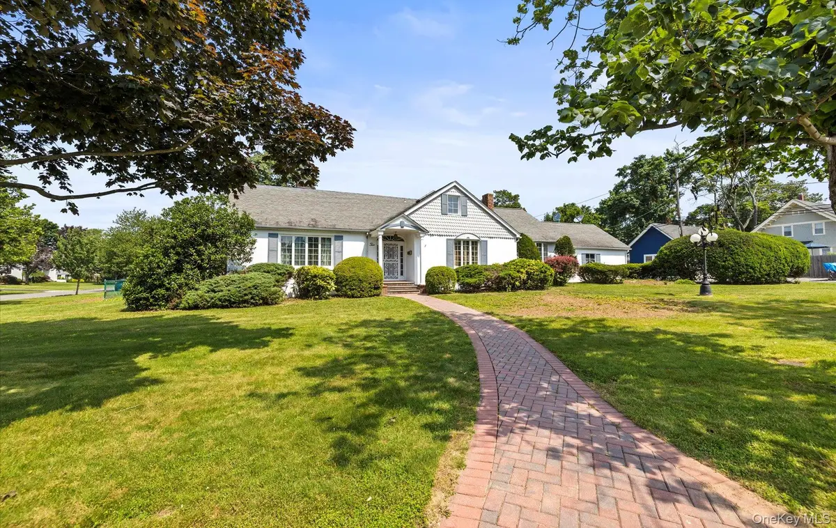 2 Johnson Drive, Brightwaters, NY 11718 - Image #1