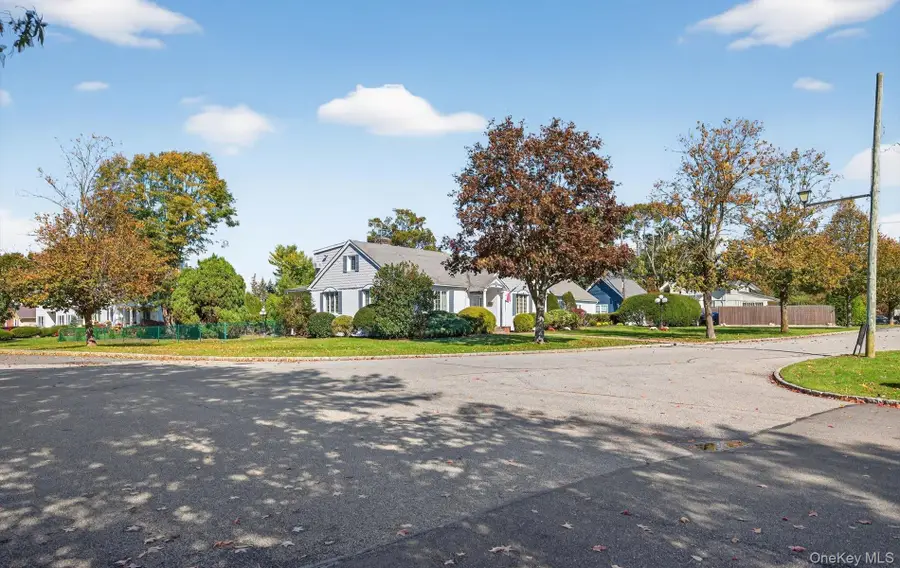 2 Johnson Drive, Brightwaters, NY 11718 - Image #2