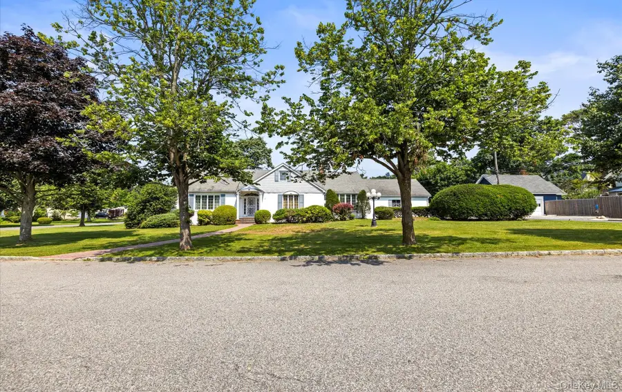 2 Johnson Drive, Brightwaters, NY 11718 - Image #3