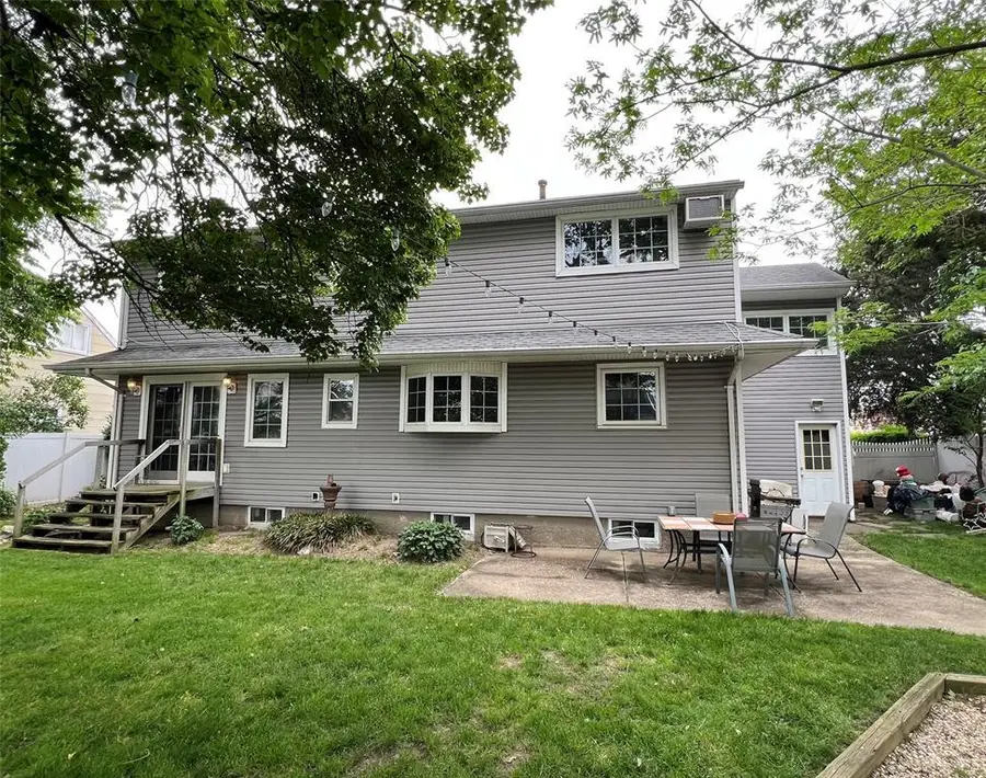 556 Alwick Avenue, West Islip, NY 11795 - Image #2