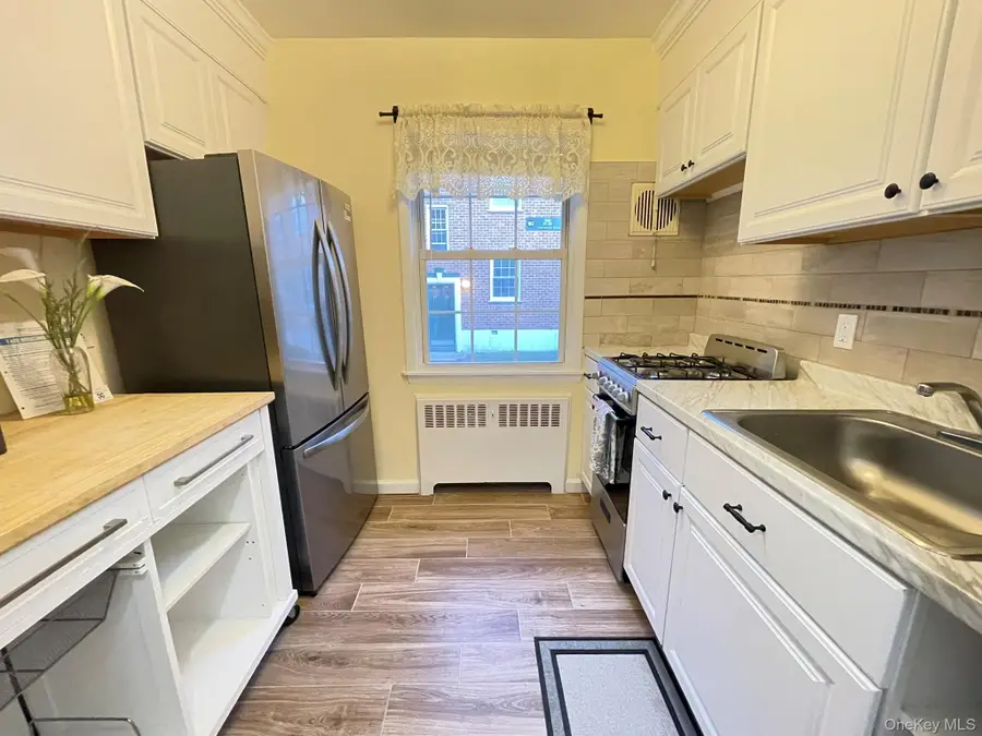 180 Pinewood Road #11, Hartsdale, NY 10530 - Image #3