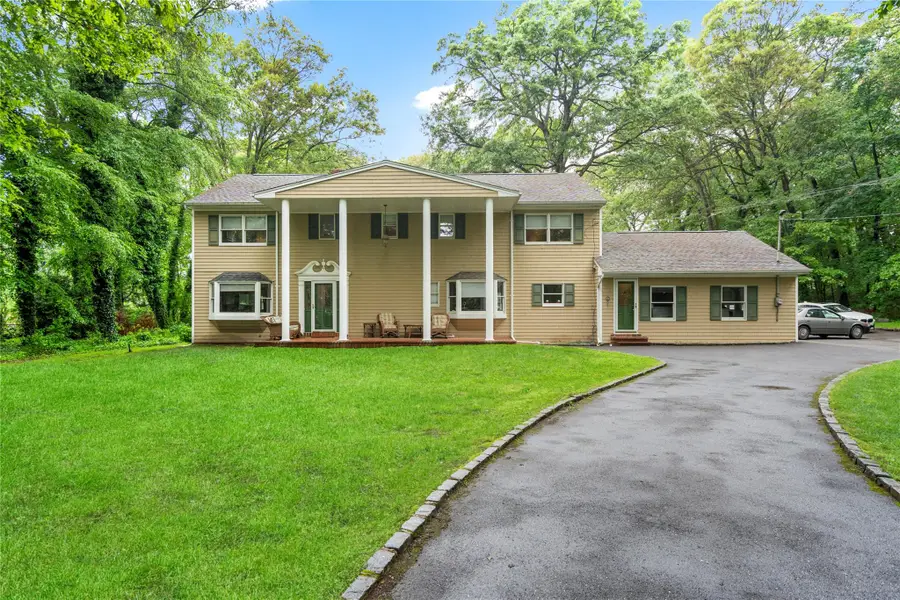 5 Linda Court, Oyster Bay, NY 11771 - Image #2