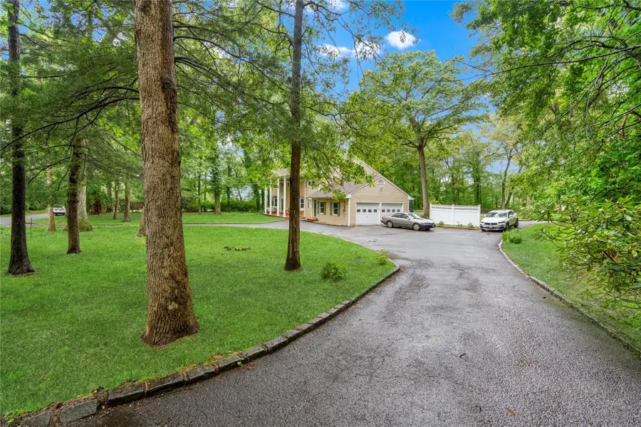 5 Linda Court, Oyster Bay, NY 11771 - Image #3