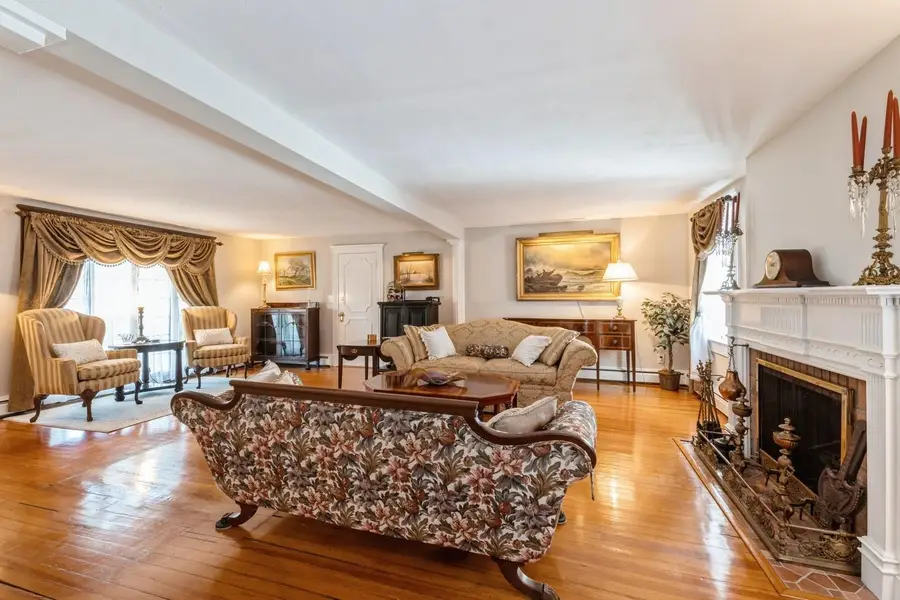 107 S Country Road, East Patchogue, NY 11772 - Image #2