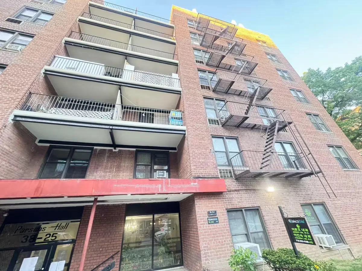 3825 Parsons Boulevard #4P, Flushing, NY 11354 - Image #1