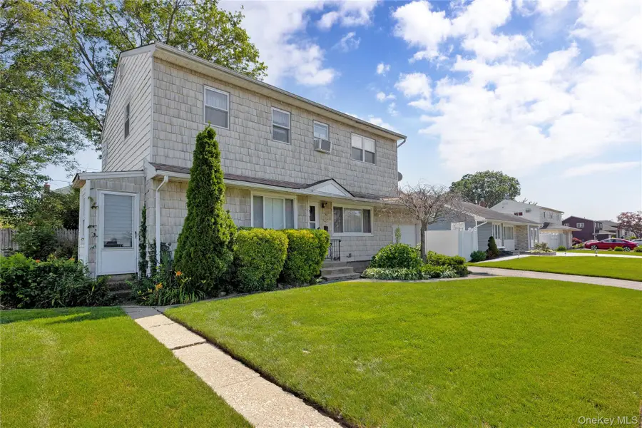 114 Washington Street, Farmingdale, NY 11735 - Image #2