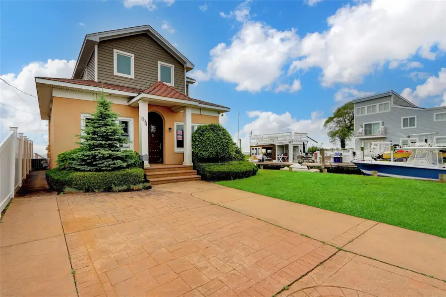 894 Bay 9th Street, West Islip, NY 11795 - Image #2