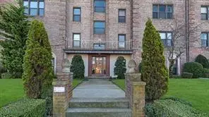 128-11 Newport #4C, Rockaway Park, NY 11694 - Image #1
