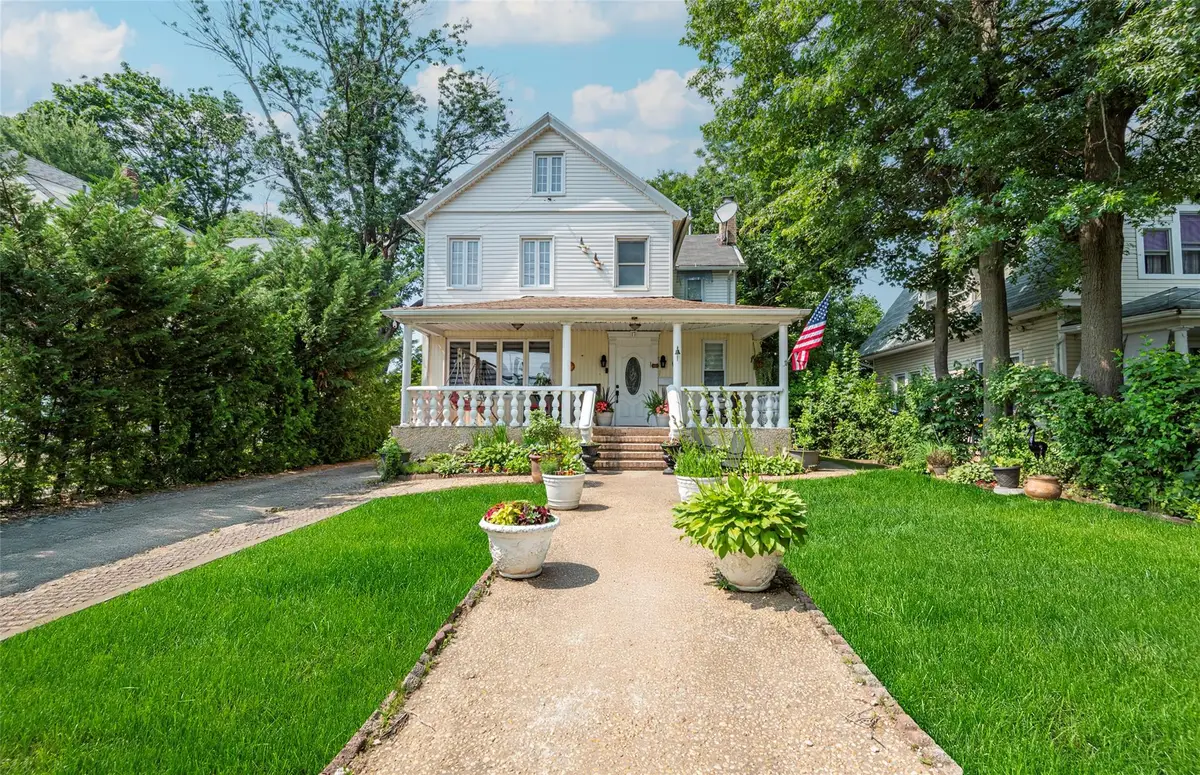 17 Hicks Lane, Great Neck, NY 11024 - Image #1