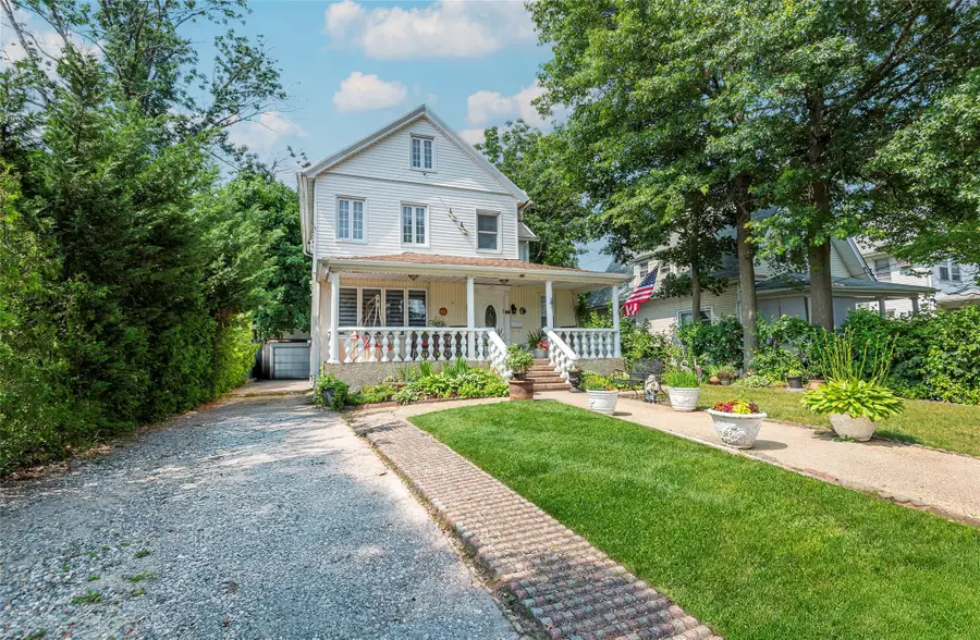 17 Hicks Lane, Great Neck, NY 11024 - Image #2