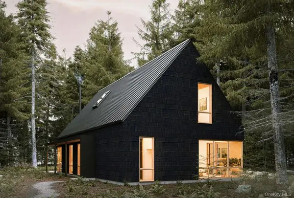 1 Chelsea Road, Hughsonville, NY 12590