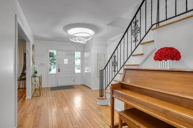 94 Fairview Avenue, Great Neck, NY 11023 - Image #2