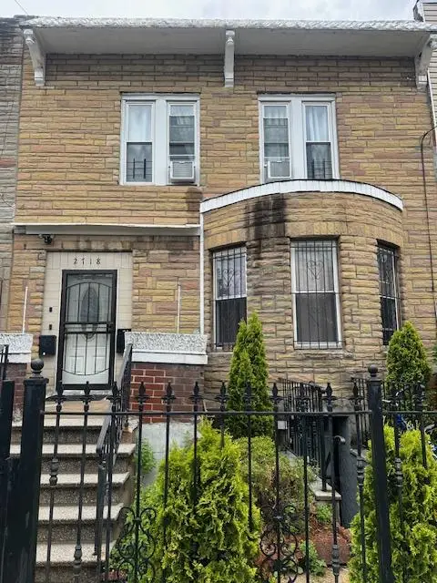 2718 Holland Avenue, Bronx, NY 10467