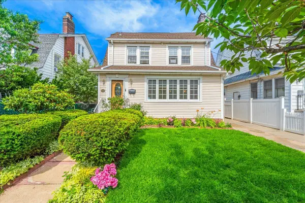 8421 169th Street, Jamaica Hills, NY 11432