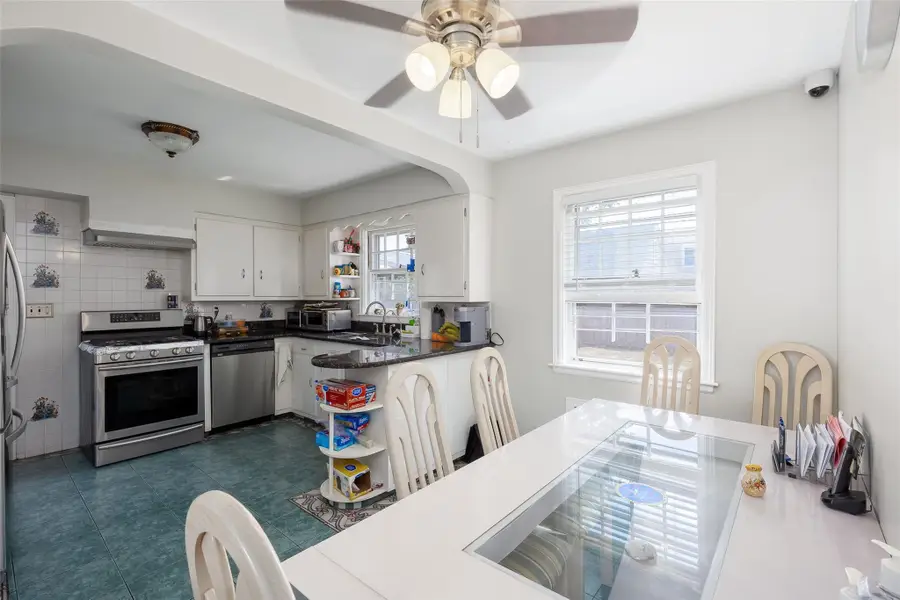 474 Newton Street, Westbury, NY 11590 - Image #3