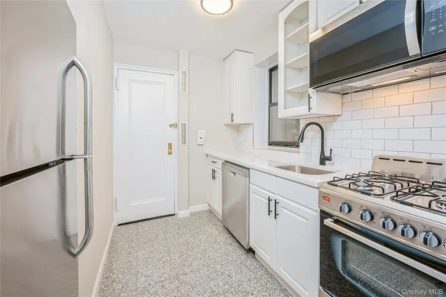 142 E 49th Street #4C, Manhattan, NY 10017 - Image #3