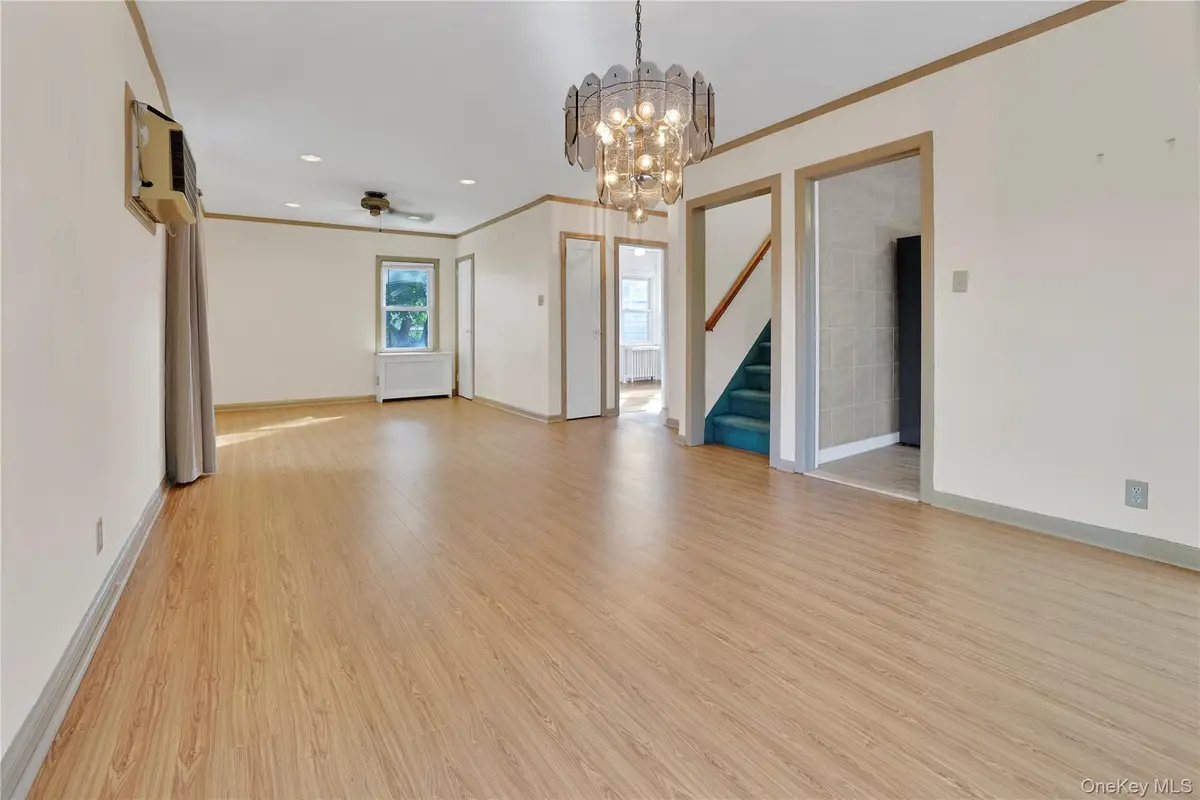 33 Park Circle, New Hyde Park, NY 11040 - Image #1