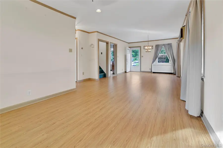 33 Park Circle, New Hyde Park, NY 11040 - Image #3