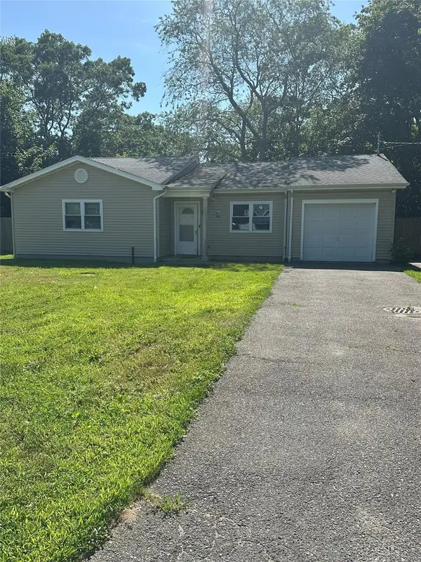 752 Bayview Avenue, Bellport, NY 11713