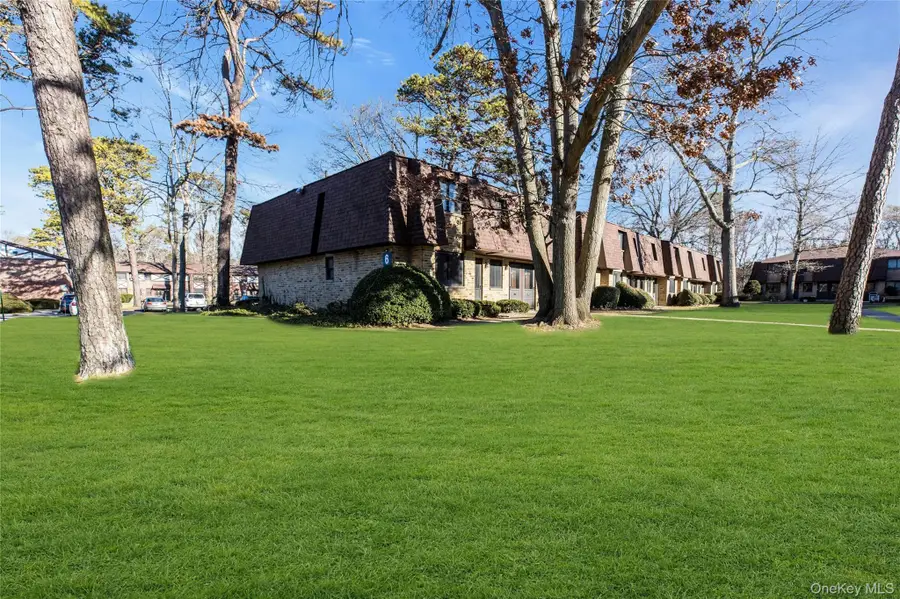 35 Newbrook #35, Bay Shore, NY 11706 - Image #2