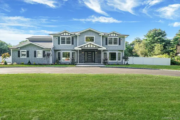 14 Quintree Lane, Melville, NY 11747