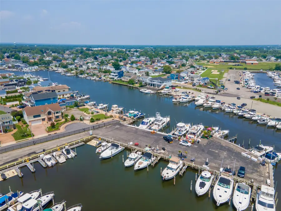 390 E Shore Road, Lindenhurst, NY 11757 - Image #3