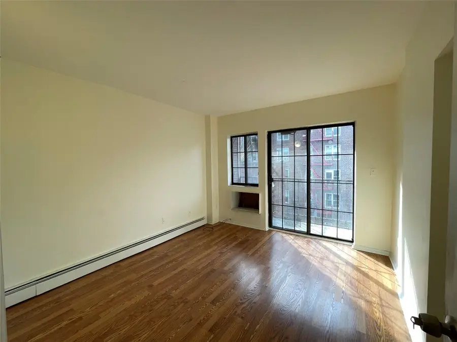 4260 Colden Street #4B, Flushing, NY 11355 - Image #2