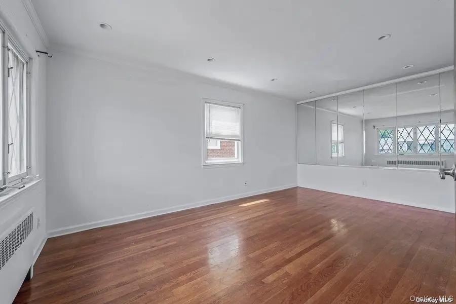 216 Raff Avenue, Mineola, NY 11501 - Image #2