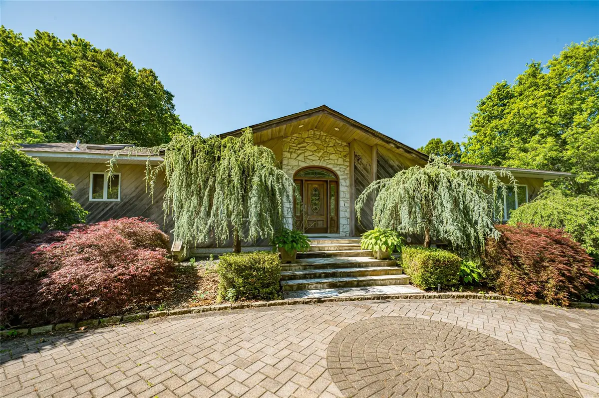 22 Penn Drive, Dix Hills, NY 11746 - Image #1